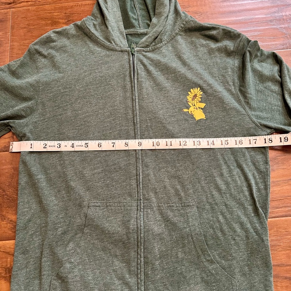 Pikachu & Sunflora Pokémon Unisex Green Hoodie Size Small - Picture 11 of 13